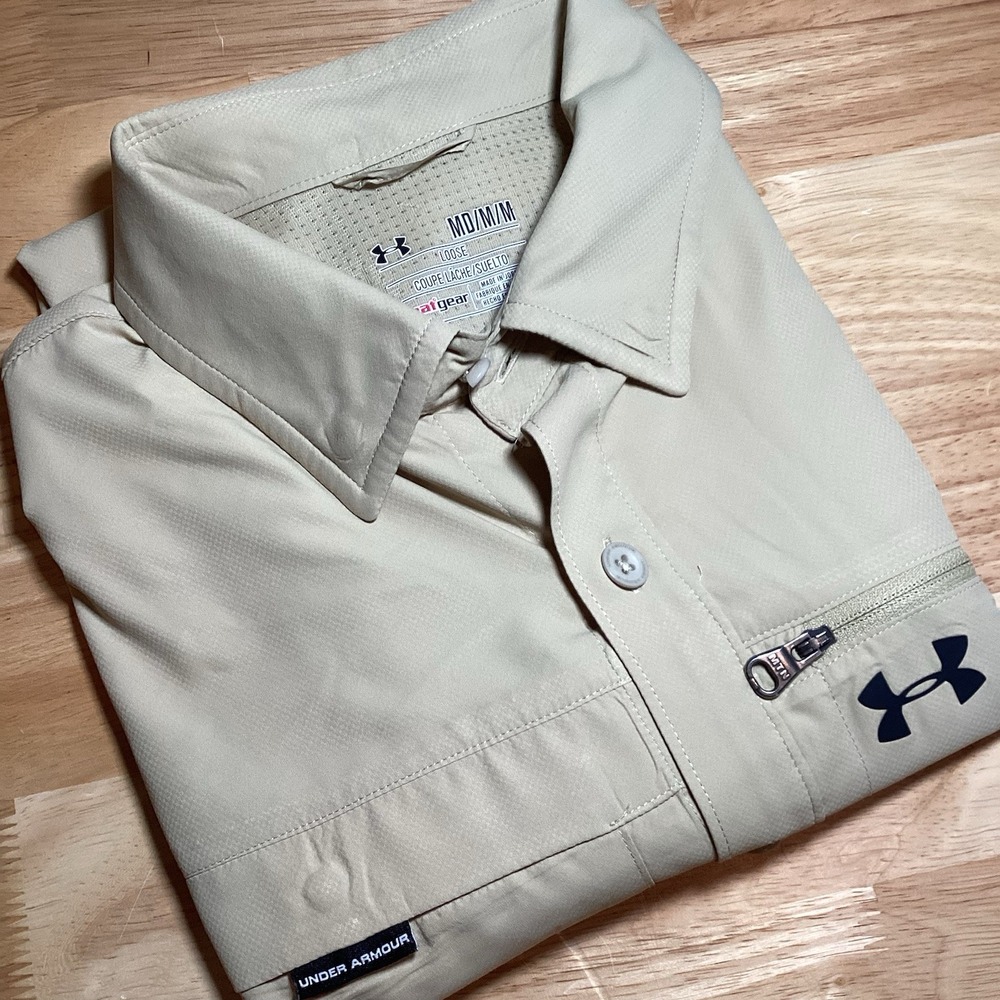 Under Armour Shirt Mens Sz M  Beige FISH STALKER Short Sleeve Button Down FLAW